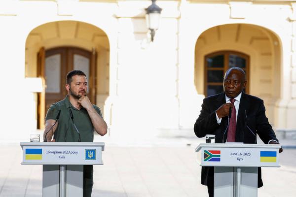 在南非总统前往乌克兰进行非洲和平访问期间，南非代表团被阻止加入他的队伍