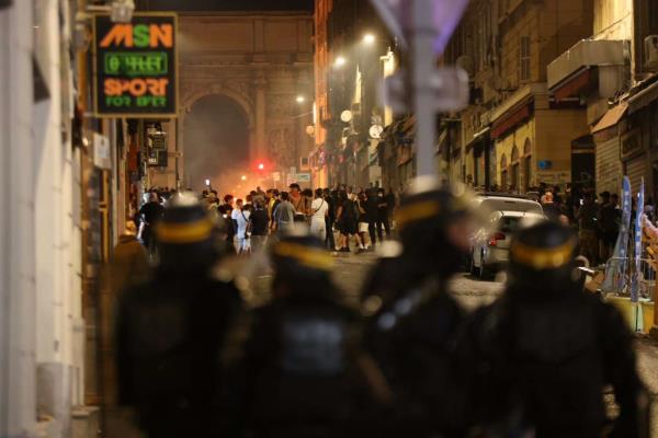 法国骚乱:马赛一名男子的死亡被提交给警察督察